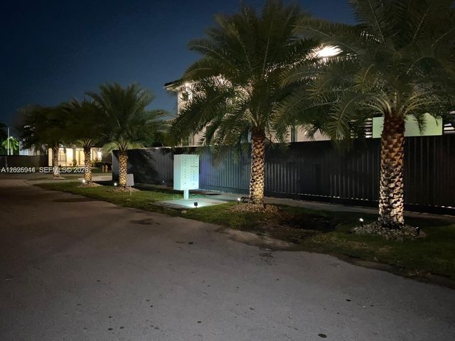 14856 SW 27th Ter, Miami, FL 33185