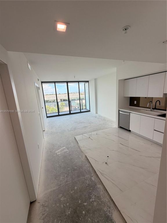 1170 E Hallandale Beach 403, Hallandale Beach, FL 33009