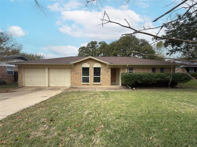 2721 Buffalo Drive, Arlington, TX 76013
