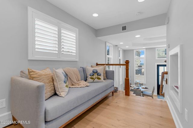 11 E Beach Way, Lavallette, NJ 08735