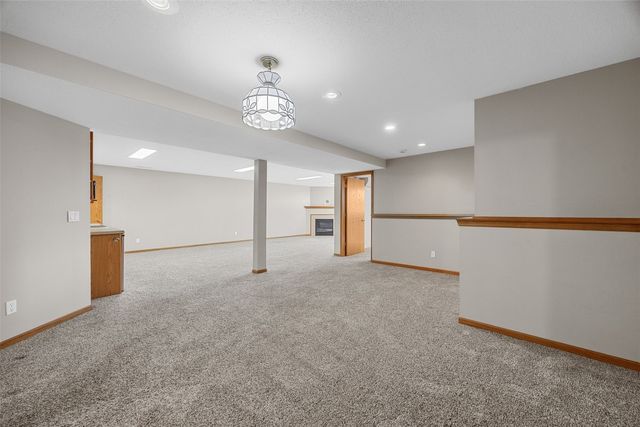 4091 Brookside Drive, Marion, IA 52302