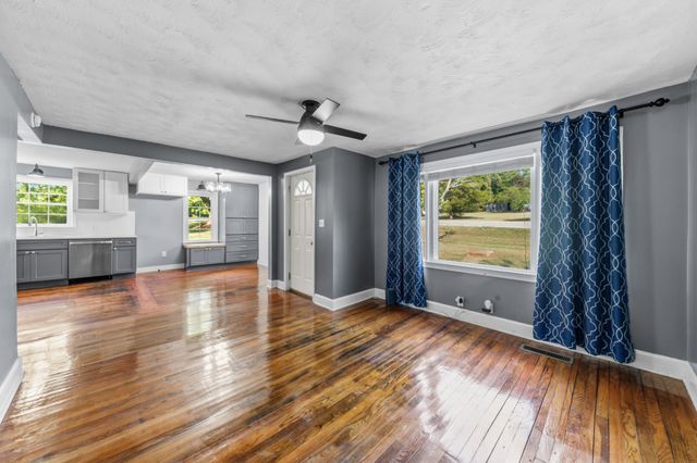 3287 Highway 48, N, Nunnelly, TN 37137