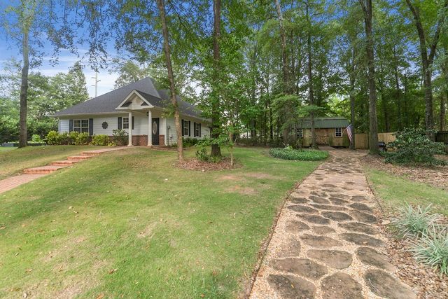 108 Mulberry Ct., Dothan, AL 36303