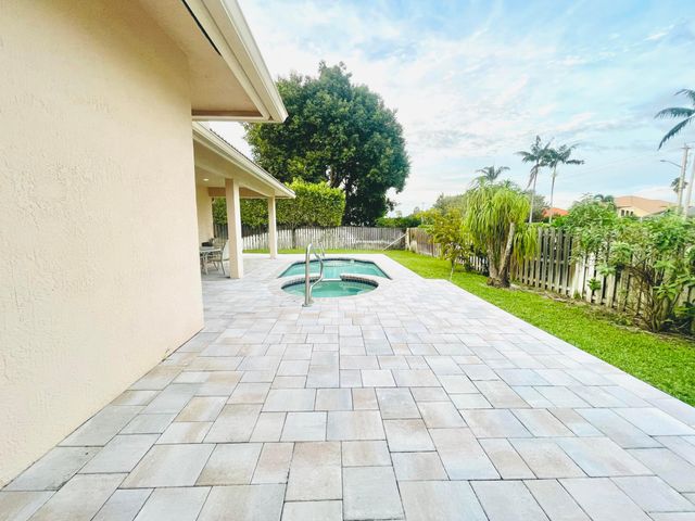 13620 FOLKESTONE Court W, Wellington, FL 33414