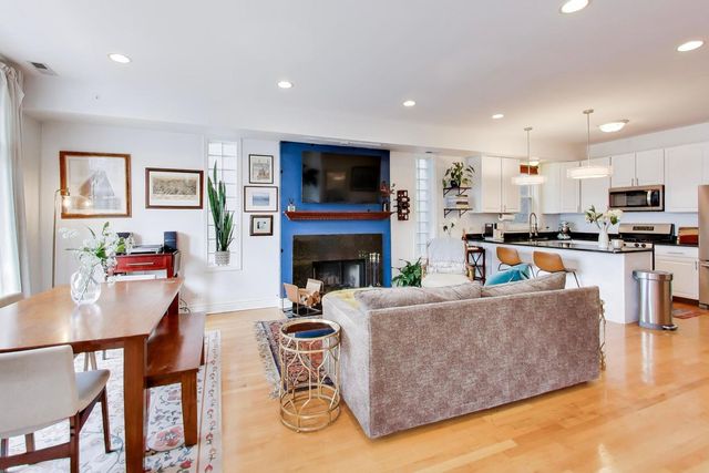 813 N Bishop Street 2, Chicago, IL 60642