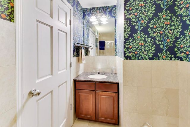 813 N Bishop Street 2, Chicago, IL 60642