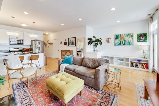 813 N Bishop Street 2, Chicago, IL 60642