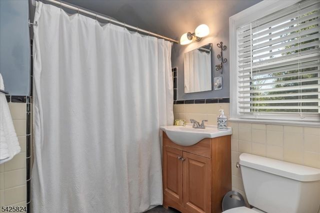 25 Herning Ave, Cranford Twp., NJ 07016