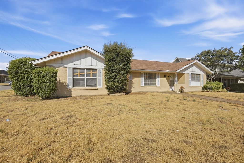 5682 Worrell Drive, Fort Worth, TX 76133 — exterior