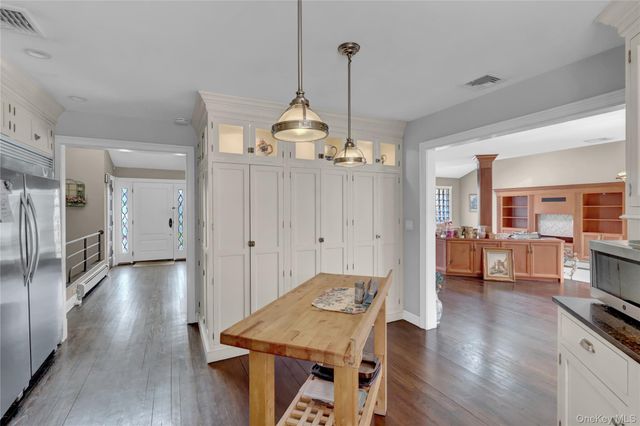 91 Laurel Drive, Massapequa Park, NY 11762