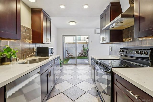 7809 Starling Dr, San Diego, CA 92123
