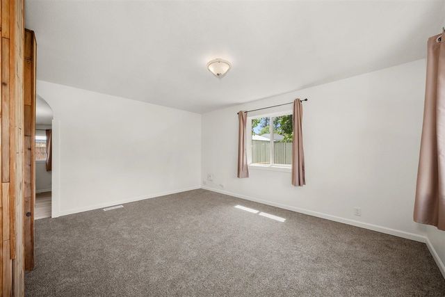 709 S Ray St, Spokane, WA 99202