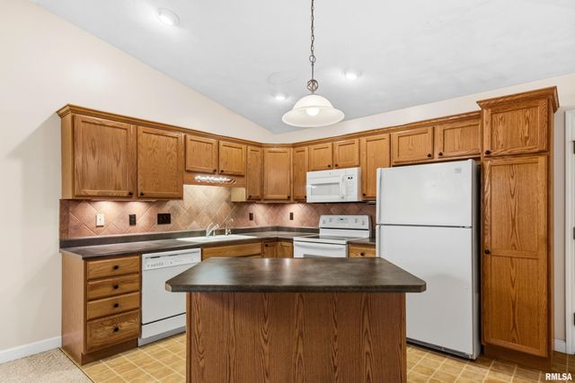 10914 N RHONDA Way, Dunlap, IL 61525