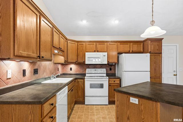 10914 N RHONDA Way, Dunlap, IL 61525