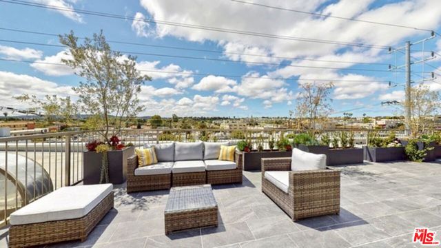 1143 Glenville Drive 101, Los Angeles, CA 90035