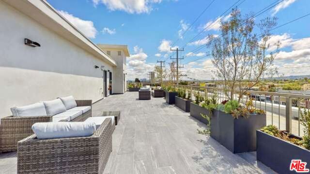 1143 Glenville Drive 101, Los Angeles, CA 90035