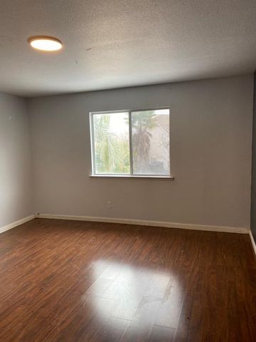 853 Neal Ct, Los Banos, CA 93635