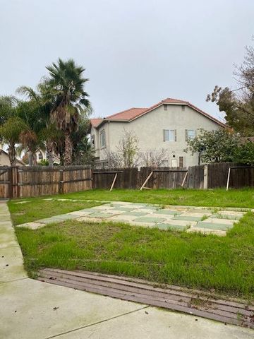 853 Neal Ct, Los Banos, CA 93635