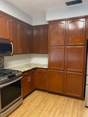 853 Neal Ct, Los Banos, CA 93635