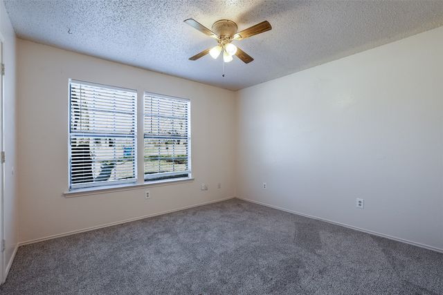 712 Woodland Court, Kennedale, TX 76060