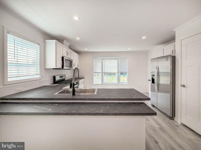 4128 DAVIS DR, Morrisville, PA 19067