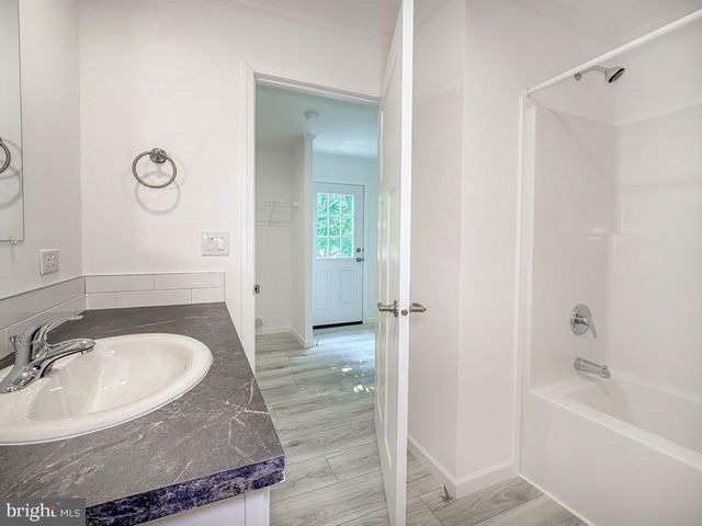 4128 DAVIS DR, Morrisville, PA 19067