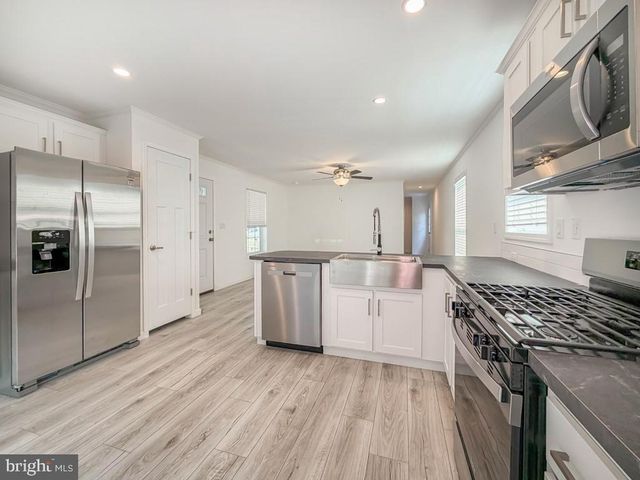 4128 DAVIS DR, Morrisville, PA 19067