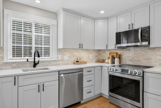 99 Stage Road, Hampstead, NH 03841