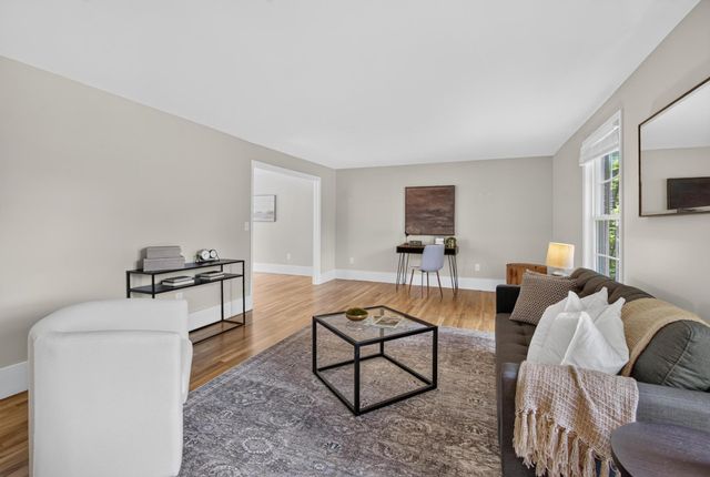 99 Stage Road, Hampstead, NH 03841