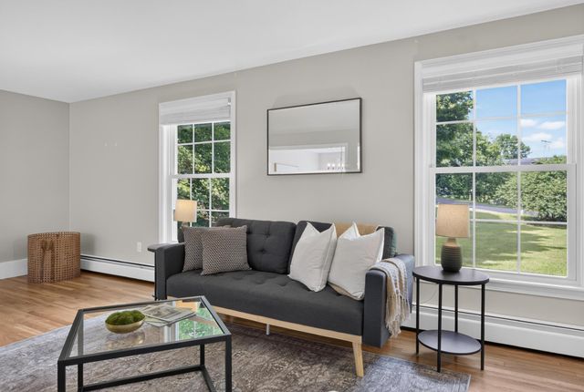 99 Stage Road, Hampstead, NH 03841