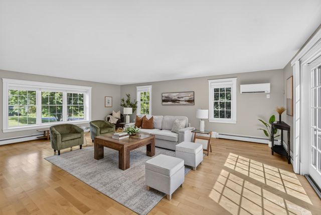 99 Stage Road, Hampstead, NH 03841