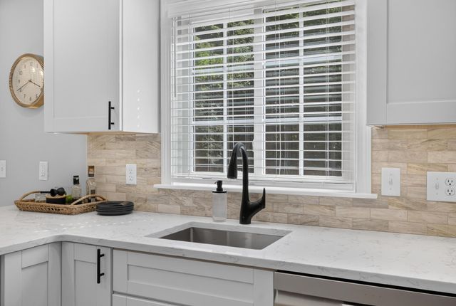 99 Stage Road, Hampstead, NH 03841