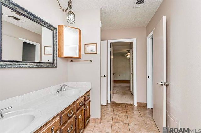 8523 Briarwood Pl, Baton Rouge, LA 70809