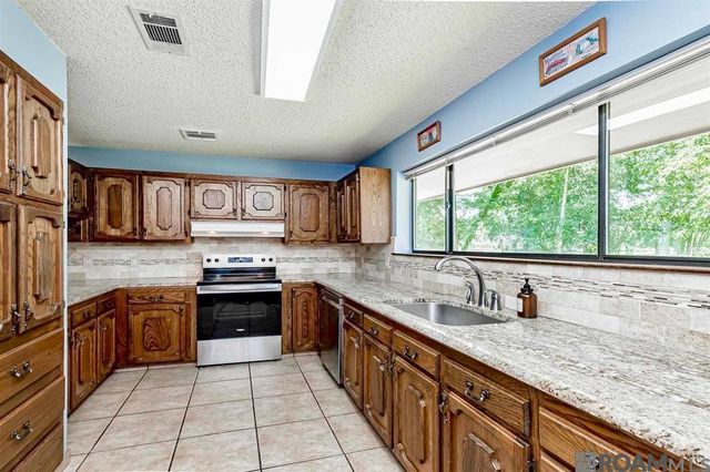 8523 Briarwood Pl, Baton Rouge, LA 70809