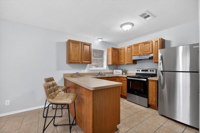 351 Dobbyn, Bridge City, TX 77611