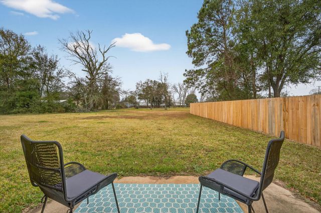 351 Dobbyn, Bridge City, TX 77611