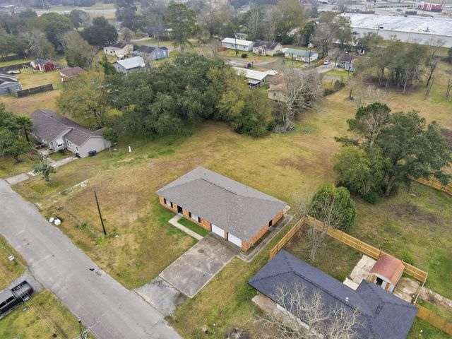 351 Dobbyn, Bridge City, TX 77611