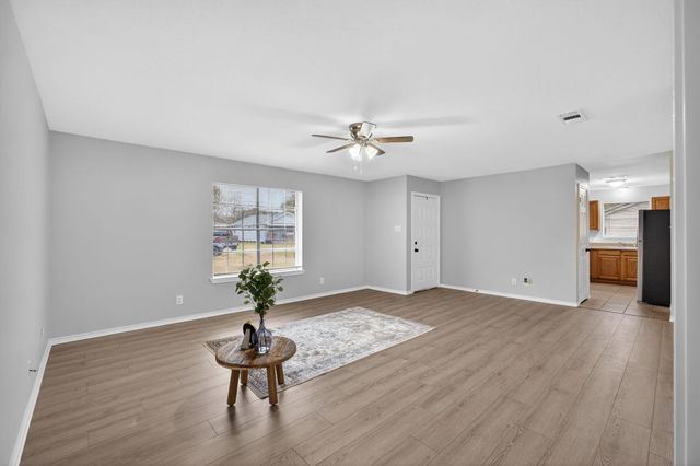 351 Dobbyn, Bridge City, TX 77611