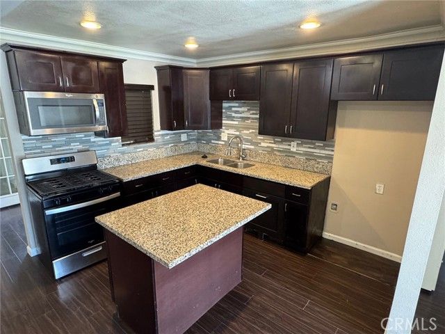 926 Griffith Way, Hemet, CA 92543