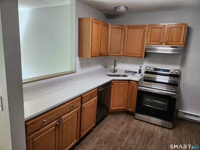 96 Wellington Drive 96, Farmington, CT 06032