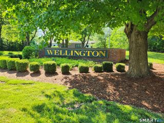 96 Wellington Drive 96, Farmington, CT 06032