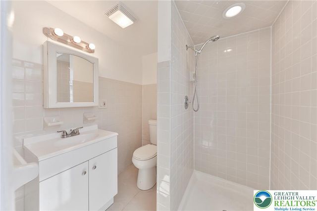 1130 Pembroke Road 2, Bethlehem City, PA 18017