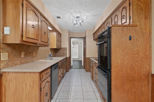 2005 Prince John Drive, Grand Prairie, TX 75050