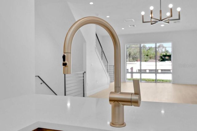 1004 E ROBINSON, Orlando, FL 32801