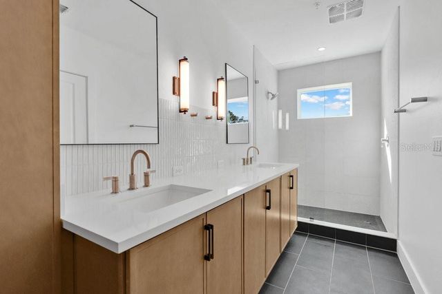 1004 E ROBINSON, Orlando, FL 32801