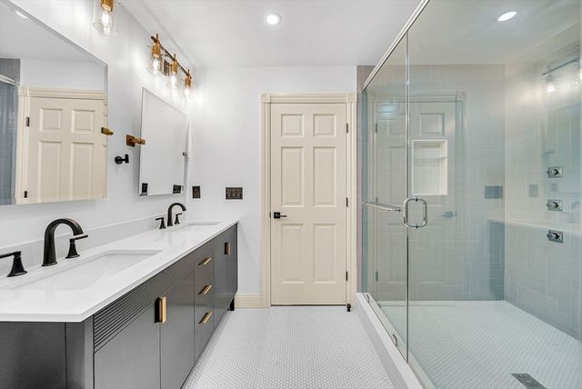 25 Shaw Rd, Wellesley, MA 02481