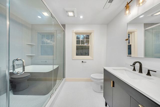 25 Shaw Rd, Wellesley, MA 02481