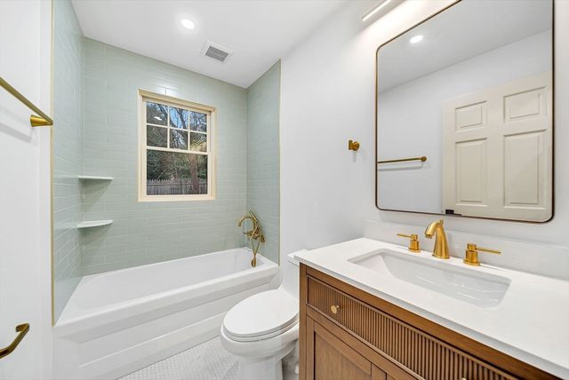 25 Shaw Rd, Wellesley, MA 02481