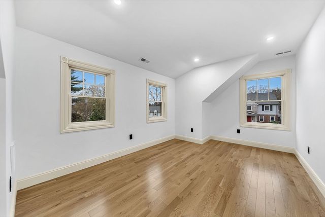 25 Shaw Rd, Wellesley, MA 02481