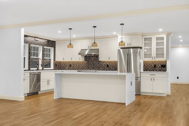 25 Shaw Rd, Wellesley, MA 02481